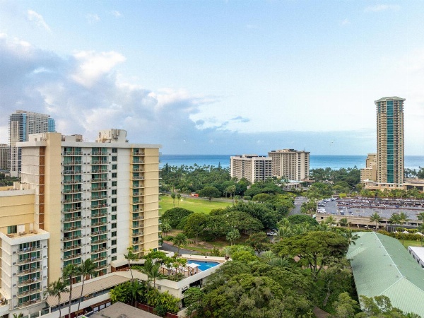 Luana Waikiki Hotel & Suites image 1