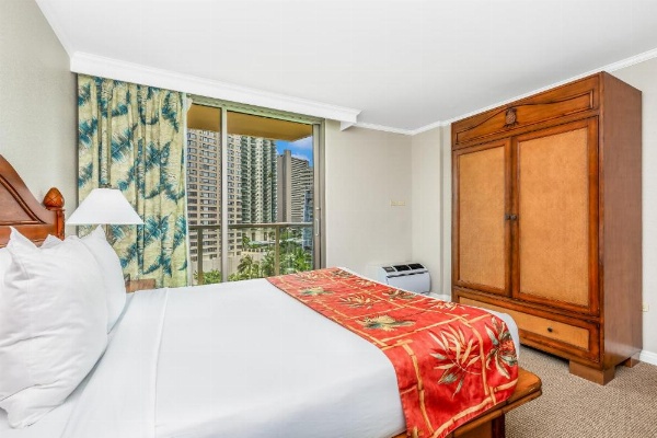 Luana Waikiki Hotel & Suites image 61